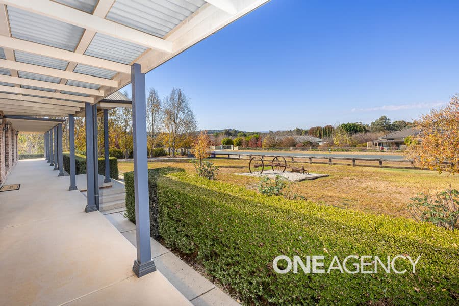 16 PEPPERMINT Drive, Springvale, Springvale - Thumbnail 2
