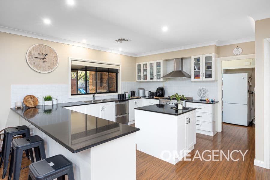 16 PEPPERMINT Drive, Springvale, Springvale - Thumbnail 5