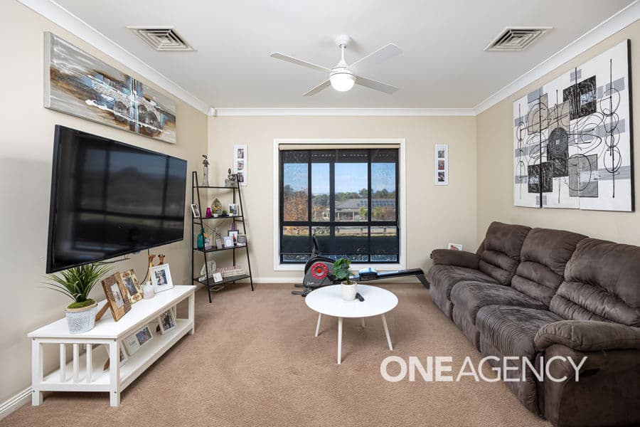 16 PEPPERMINT Drive, Springvale, Springvale - Thumbnail 7