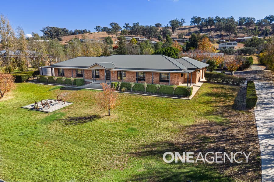 16 PEPPERMINT Drive, Springvale, Springvale - Image 1