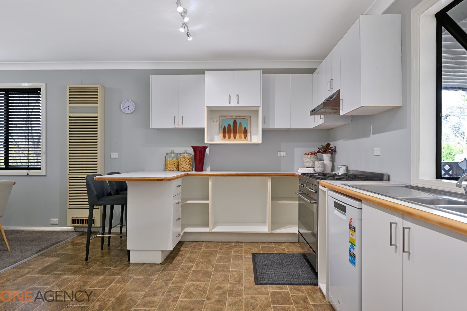 22 Lawson Crescent, Orange, Orange - Thumbnail 4