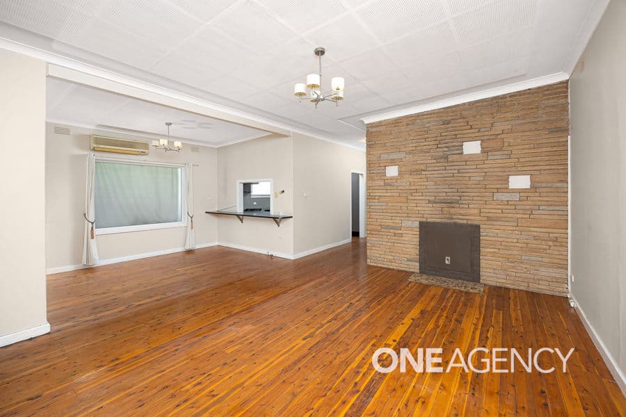 43 NORTHCOTT Parade, Mount Austin, Mount Austin - Thumbnail 2