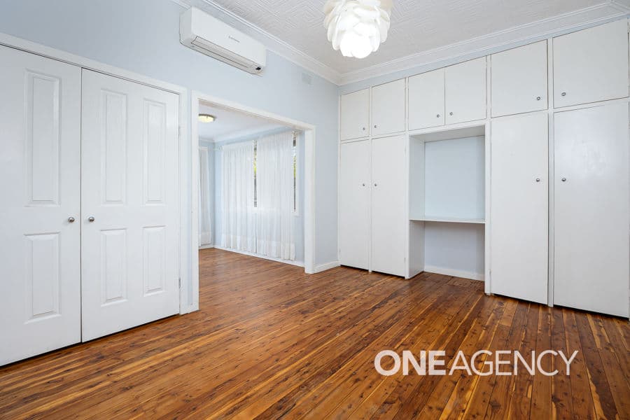 43 NORTHCOTT Parade, Mount Austin, Mount Austin - Thumbnail 5