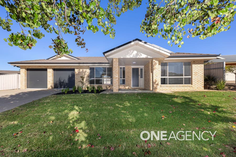 2 COWAN Place, Lloyd, Lloyd - Image 1