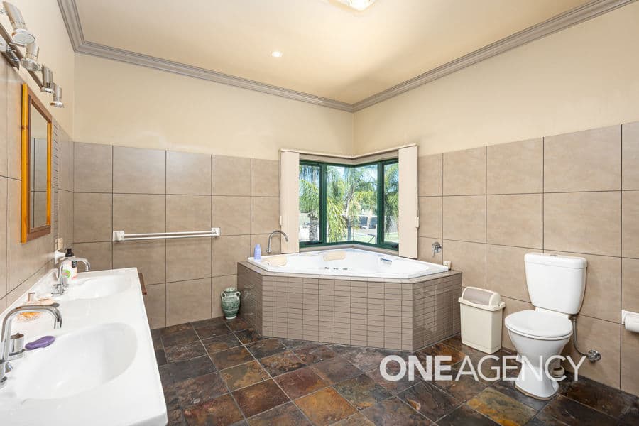 18 KYEAMBA Avenue, Lake Albert, Lake Albert - Thumbnail 7
