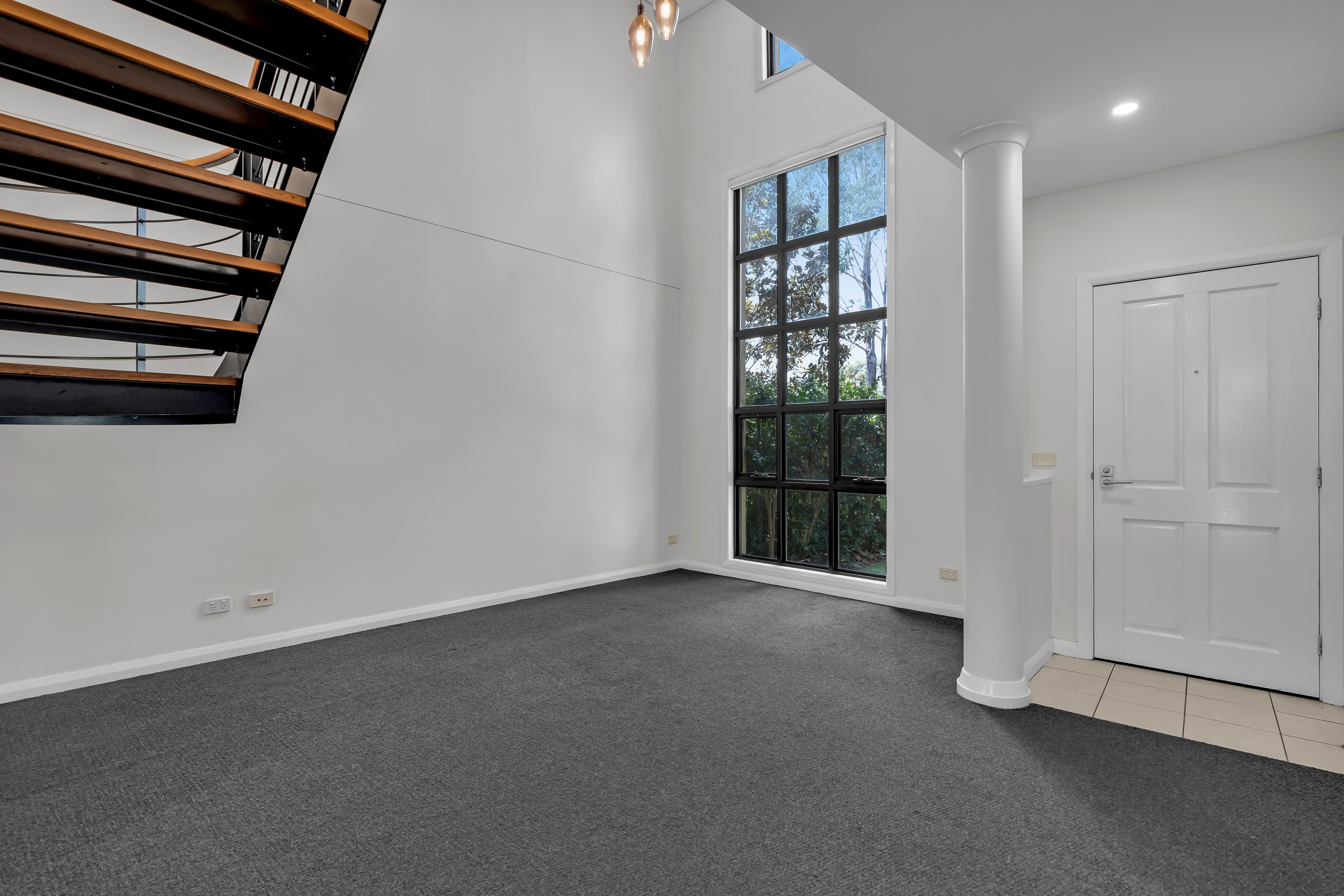 37 Parkside Crescent, Campbelltown, Campbelltown - Thumbnail 3