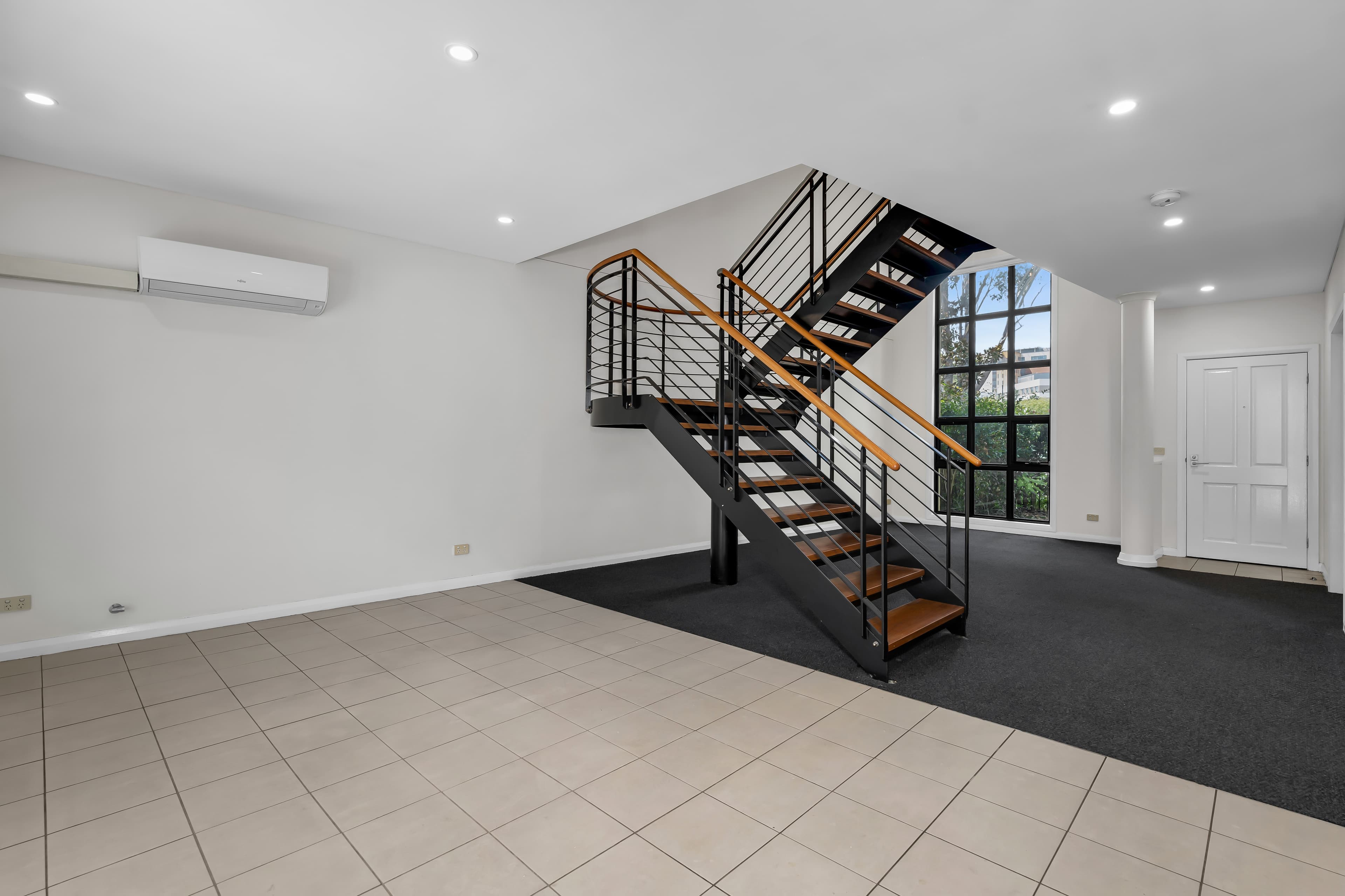 37 Parkside Crescent, Campbelltown, Campbelltown - Thumbnail 5