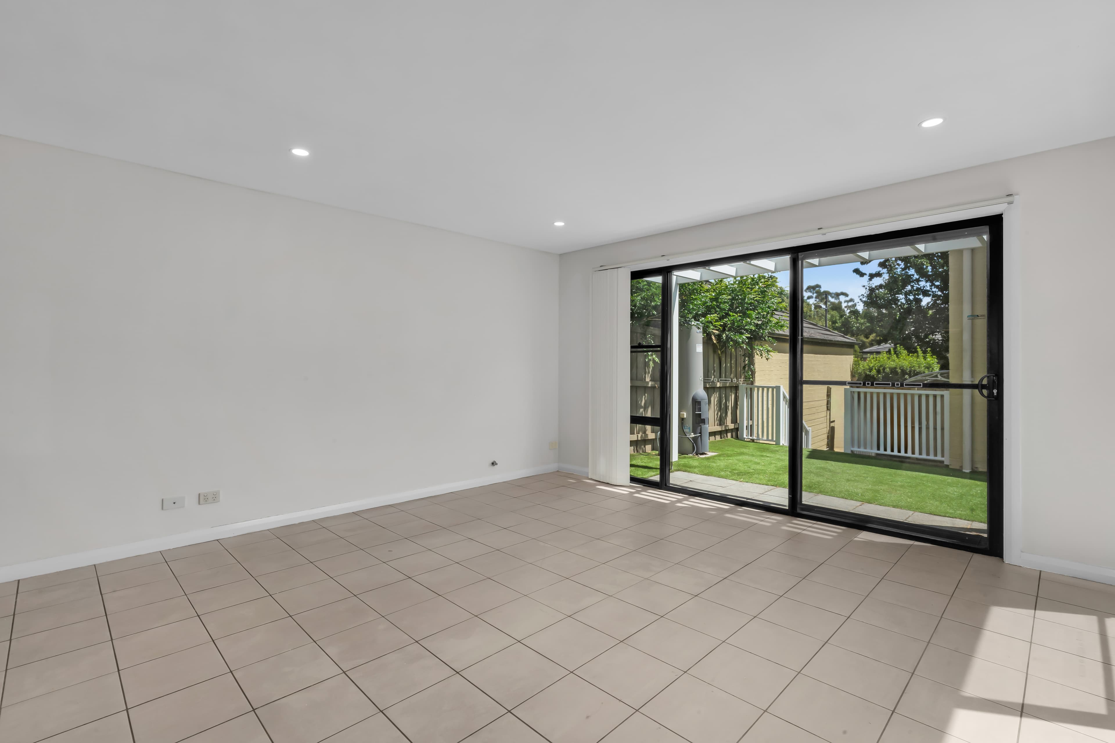 37 Parkside Crescent, Campbelltown, Campbelltown - Thumbnail 8