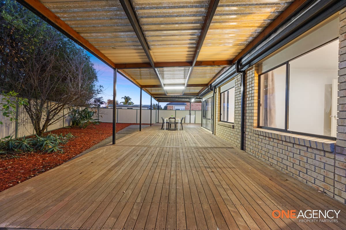 15 Pesaro Place, Point Cook, Point Cook - Thumbnail 2