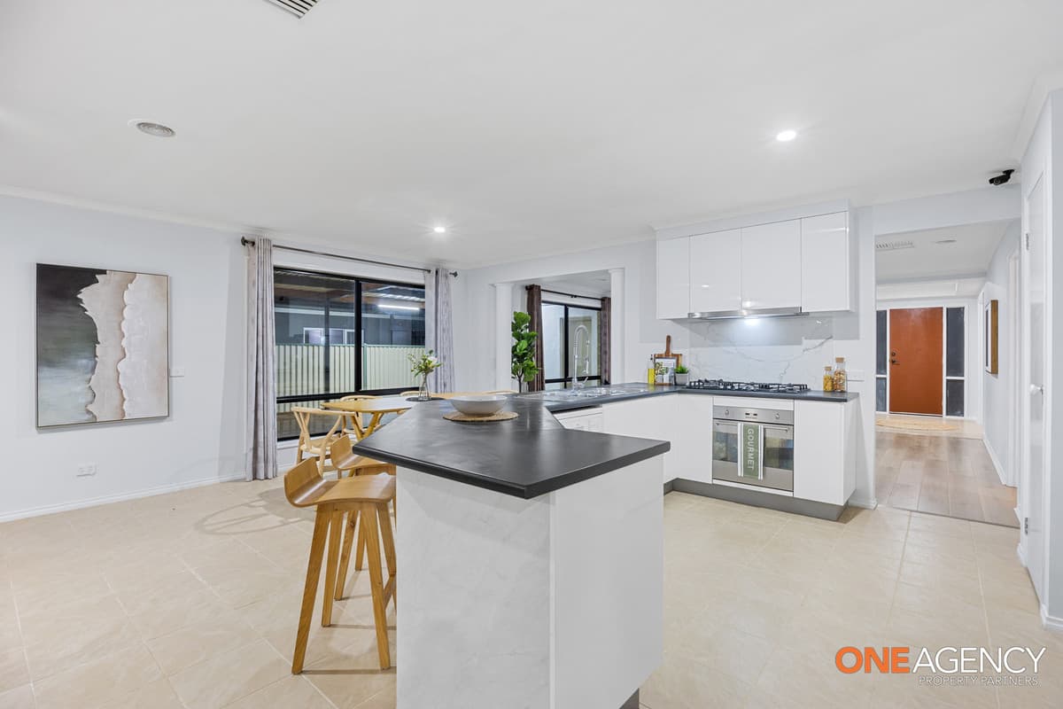 15 Pesaro Place, Point Cook, Point Cook - Thumbnail 8