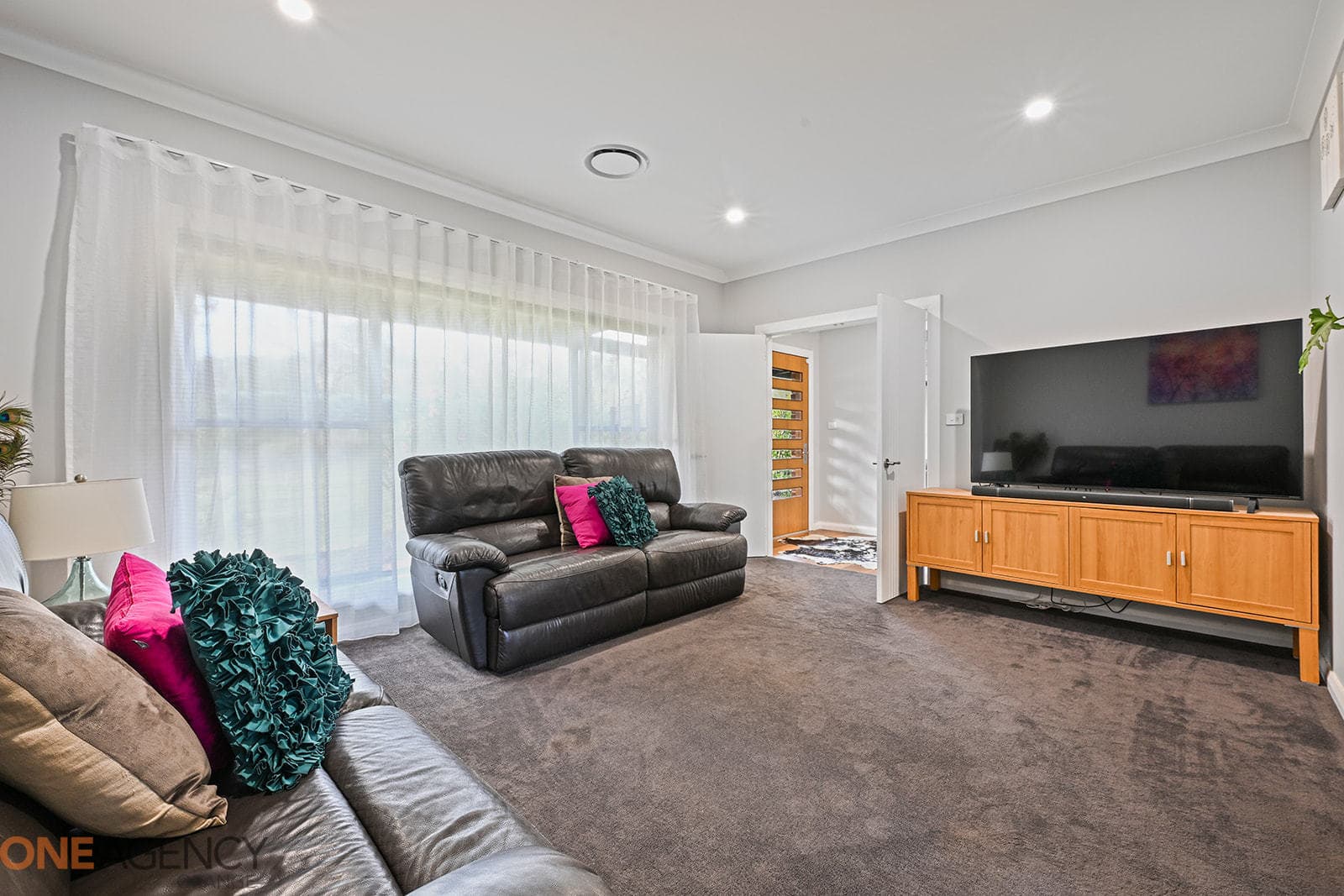 7 White Hill Lane, Orange, Orange - Thumbnail 3