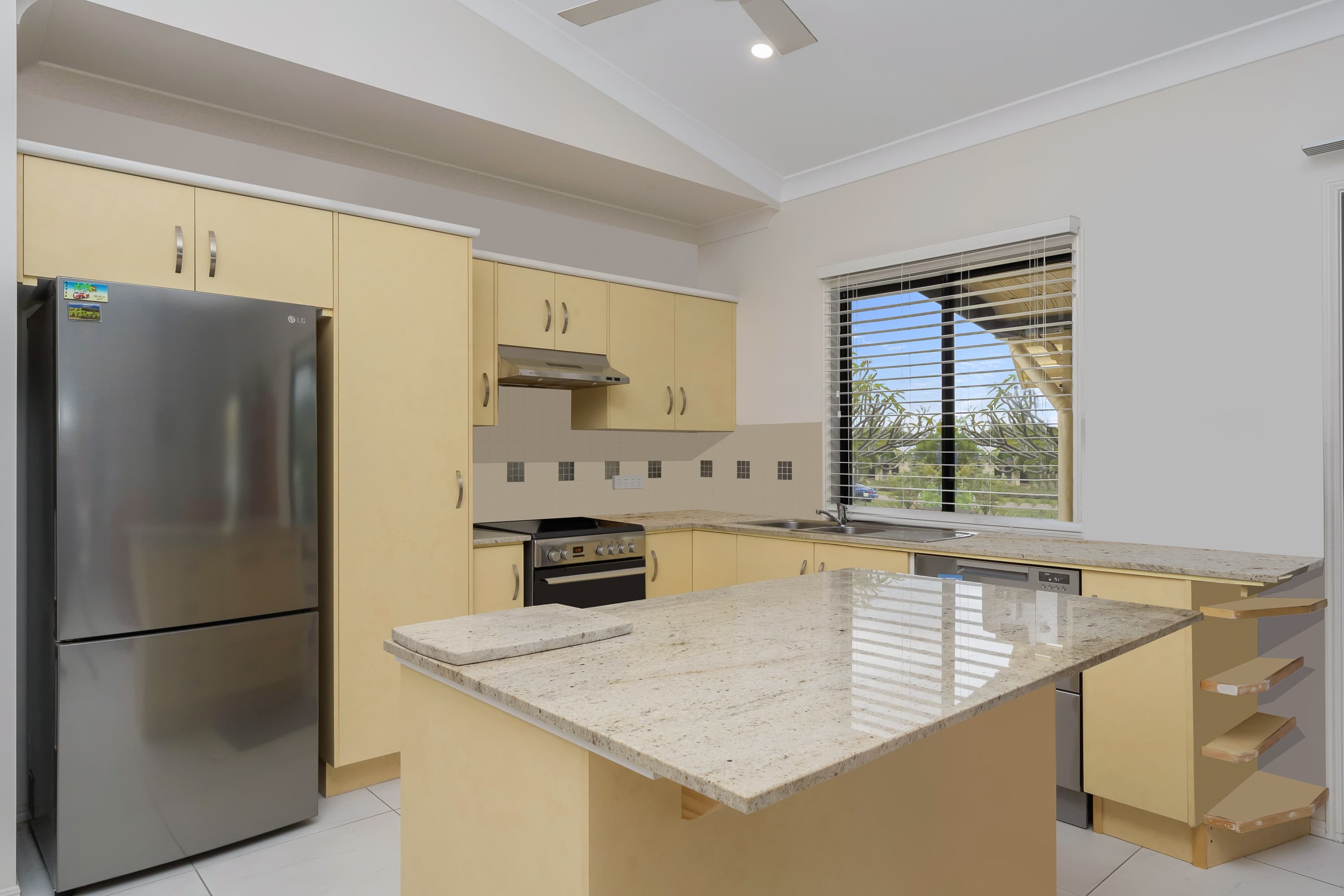 42 Cockatoo Circuit, Douglas, Douglas - Thumbnail 2