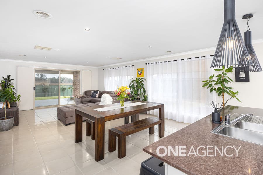 22 PAPERBARK Drive, Forest Hill, Forest Hill - Thumbnail 3