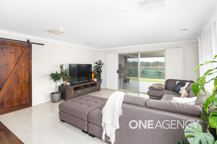 22 PAPERBARK Drive, Forest Hill, Forest Hill - Thumbnail 5