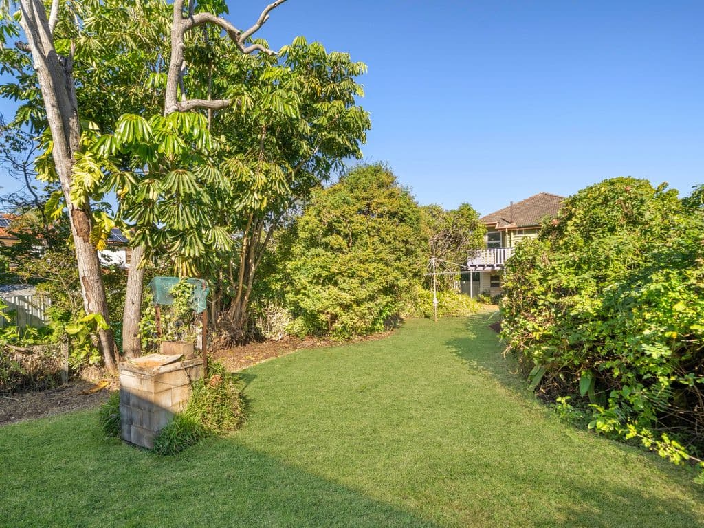 12 Herbert Street, Scarborough, Scarborough - Thumbnail 3