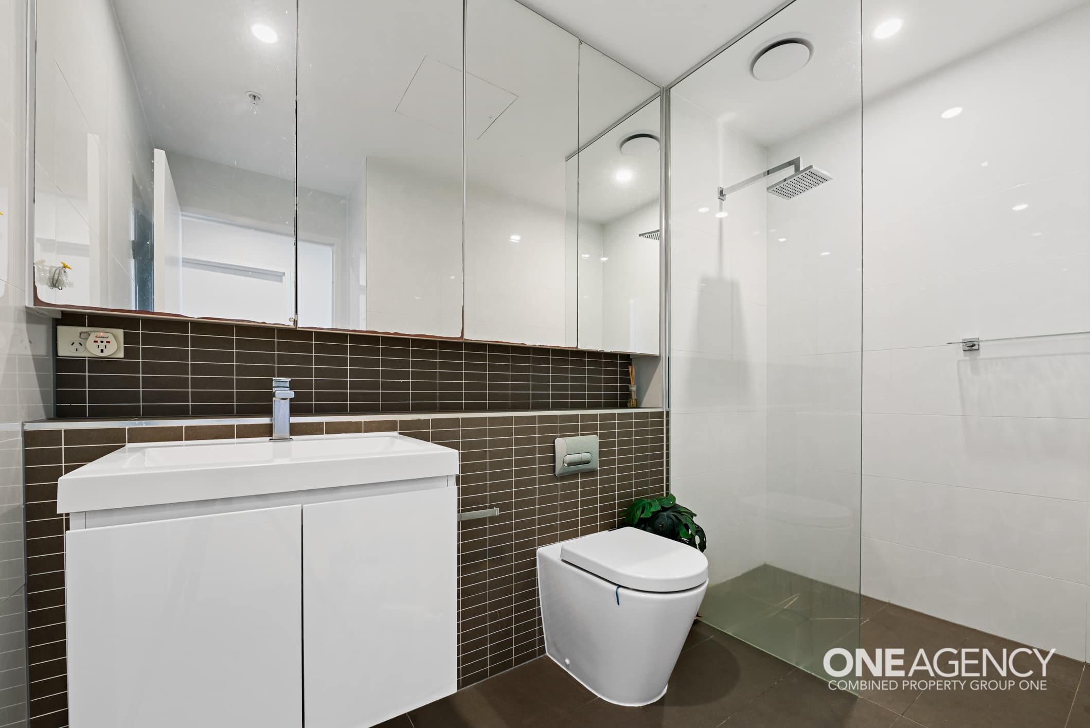 807/10 Gertrude Street, Wolli Creek, Wolli Creek - Thumbnail 4