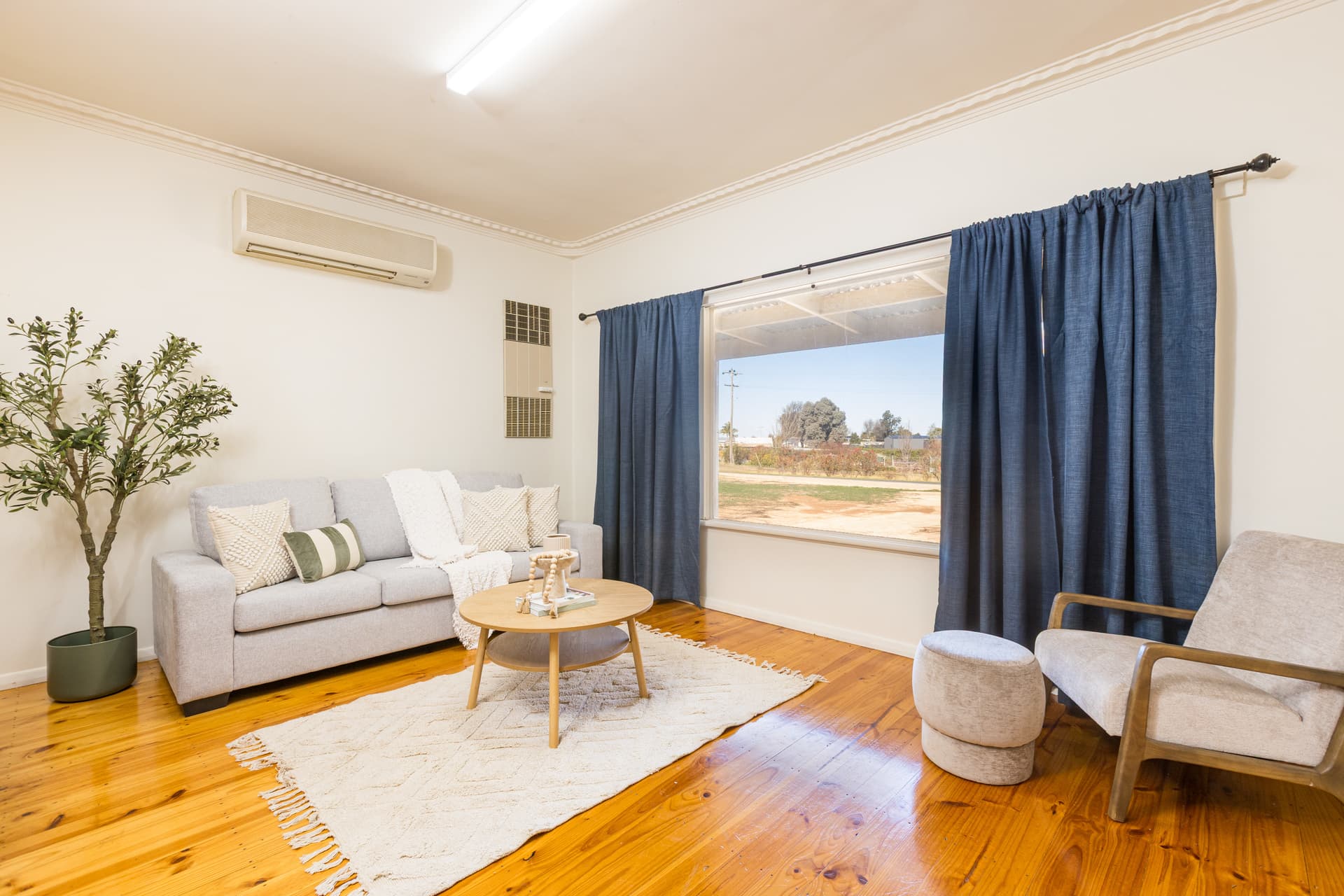 623 Dairtnunk Avenue, Cardross, Cardross - Thumbnail 3