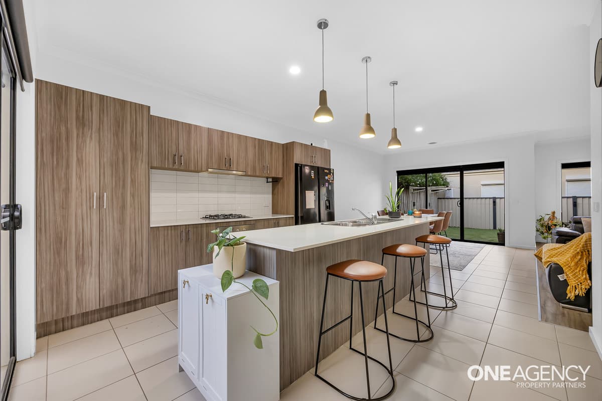 2/3 Santander Crescent, Point Cook, Point Cook - Thumbnail 3