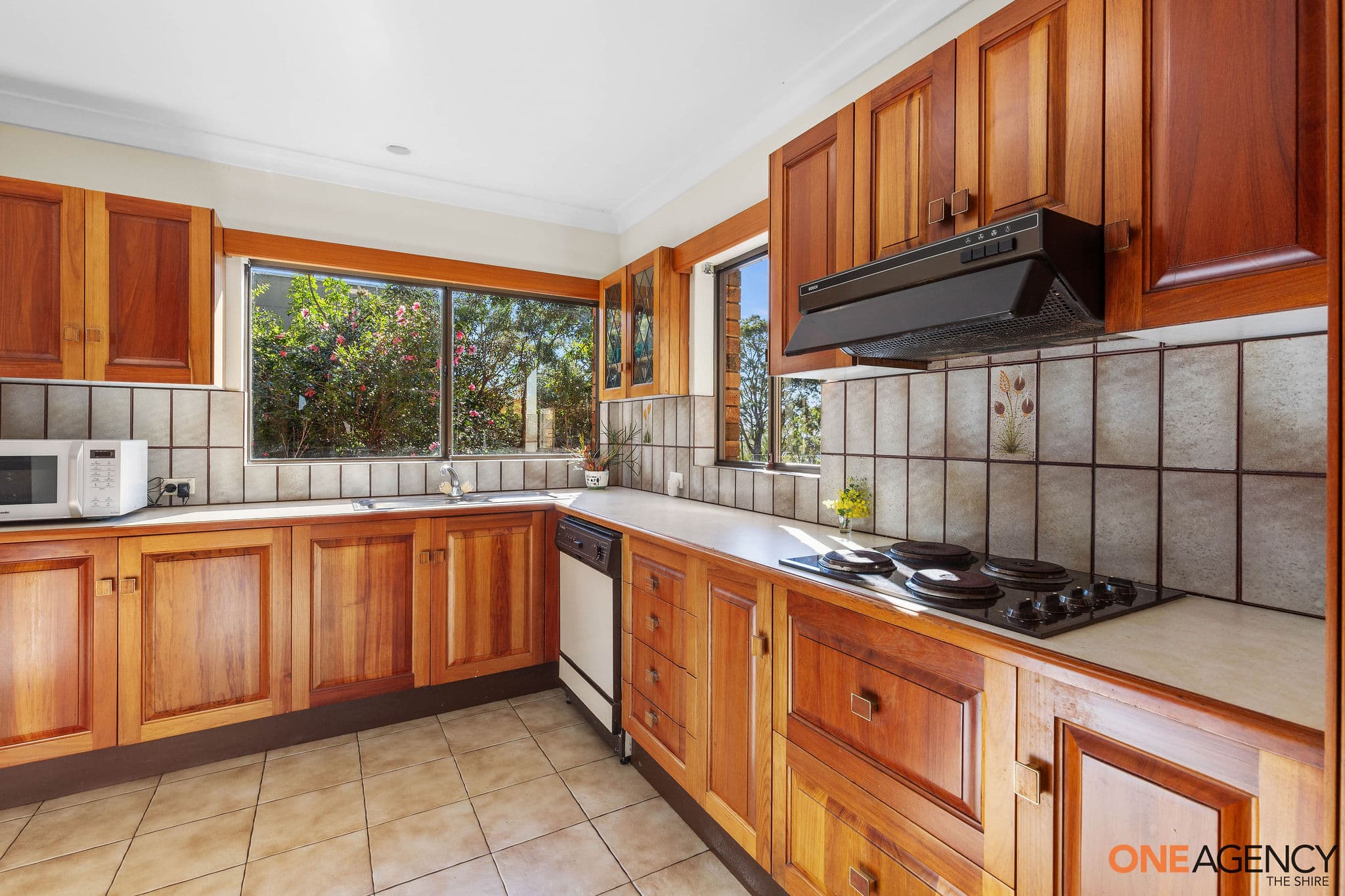 40 Sylvan Ridge Drive, Illawong, Illawong - Thumbnail 6