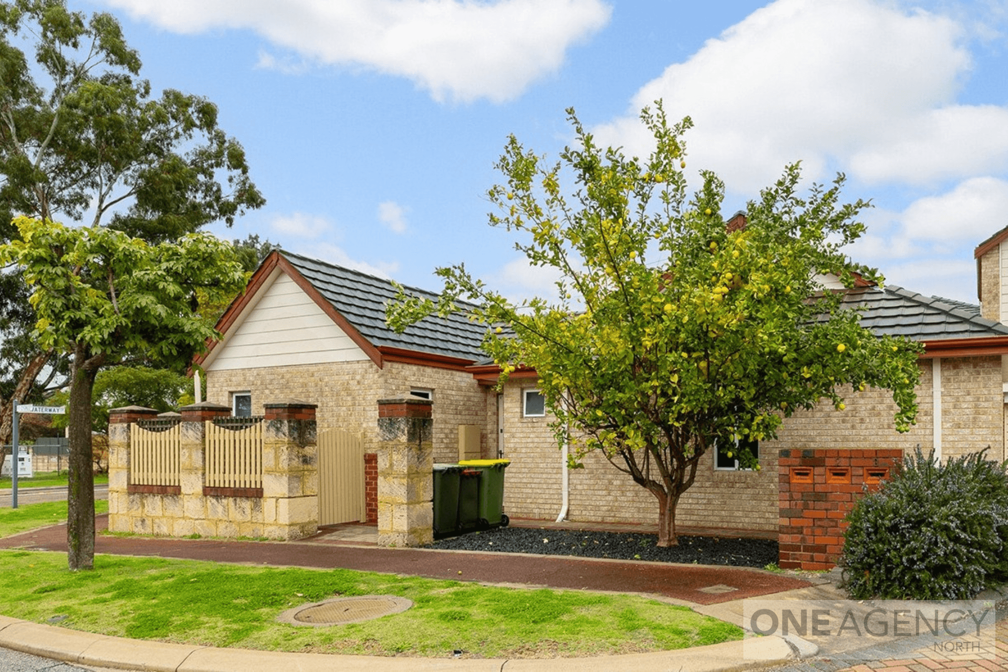 1/11 Waterway Crescent, Ascot, Ascot - Image 1