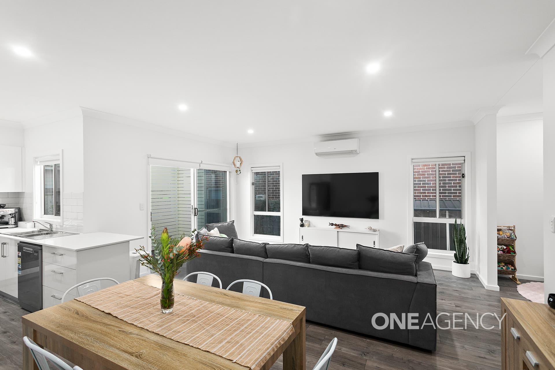 2A Balmoral Parade, Tullimbar, Tullimbar - Thumbnail 3