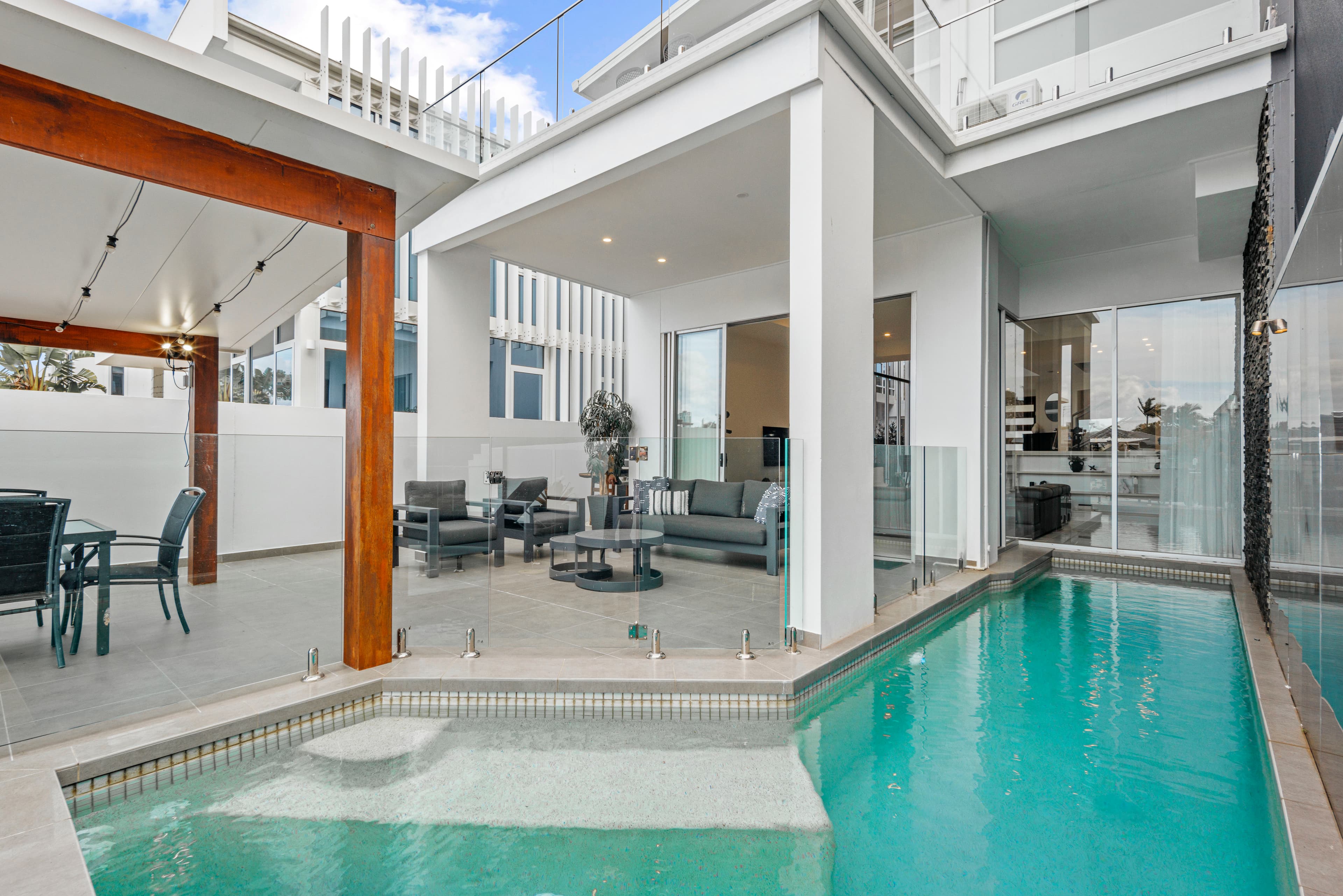 2/5 Vespa Crescent, Surfers Paradise, Surfers Paradise - Thumbnail 2