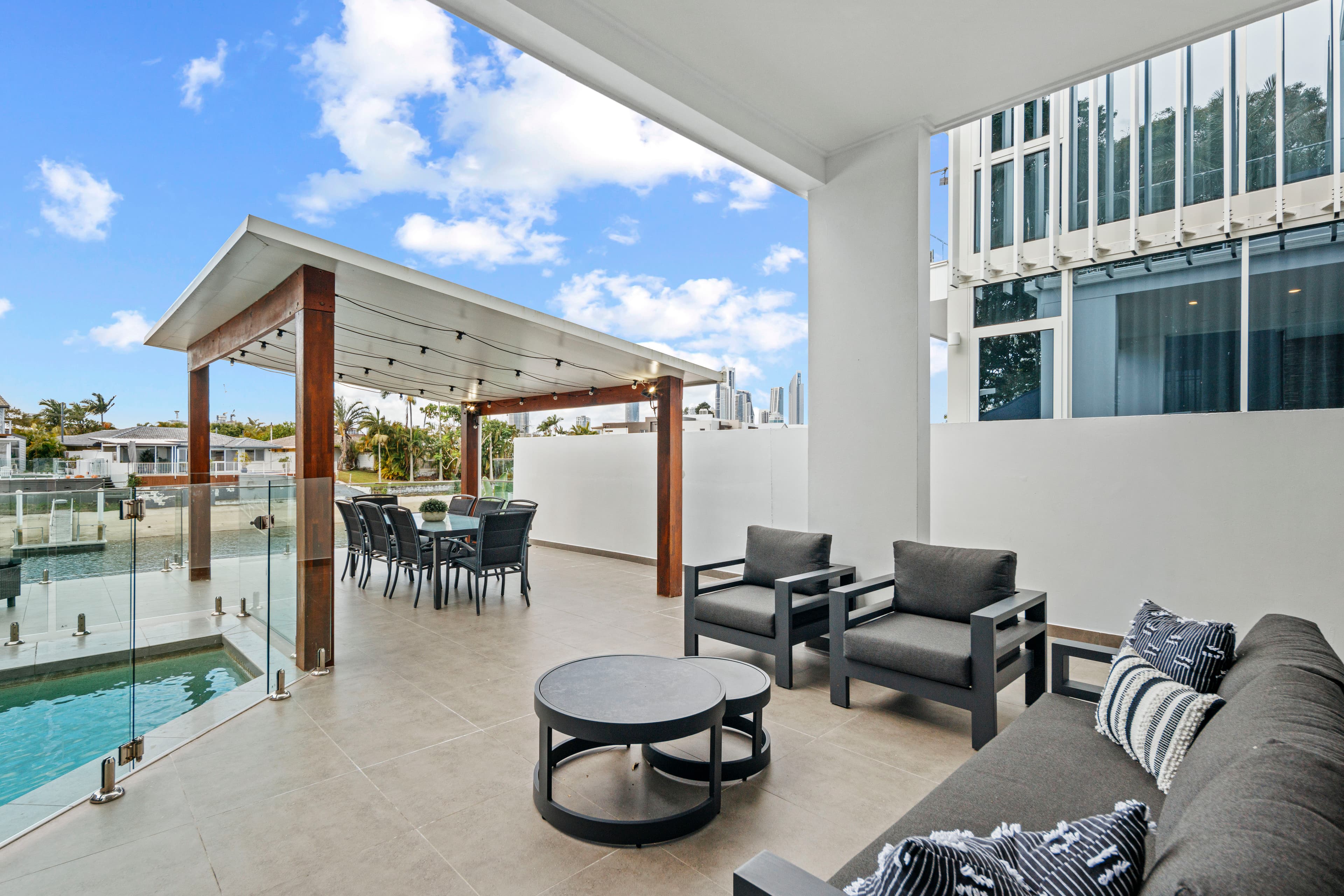 2/5 Vespa Crescent, Surfers Paradise, Surfers Paradise - Image 1