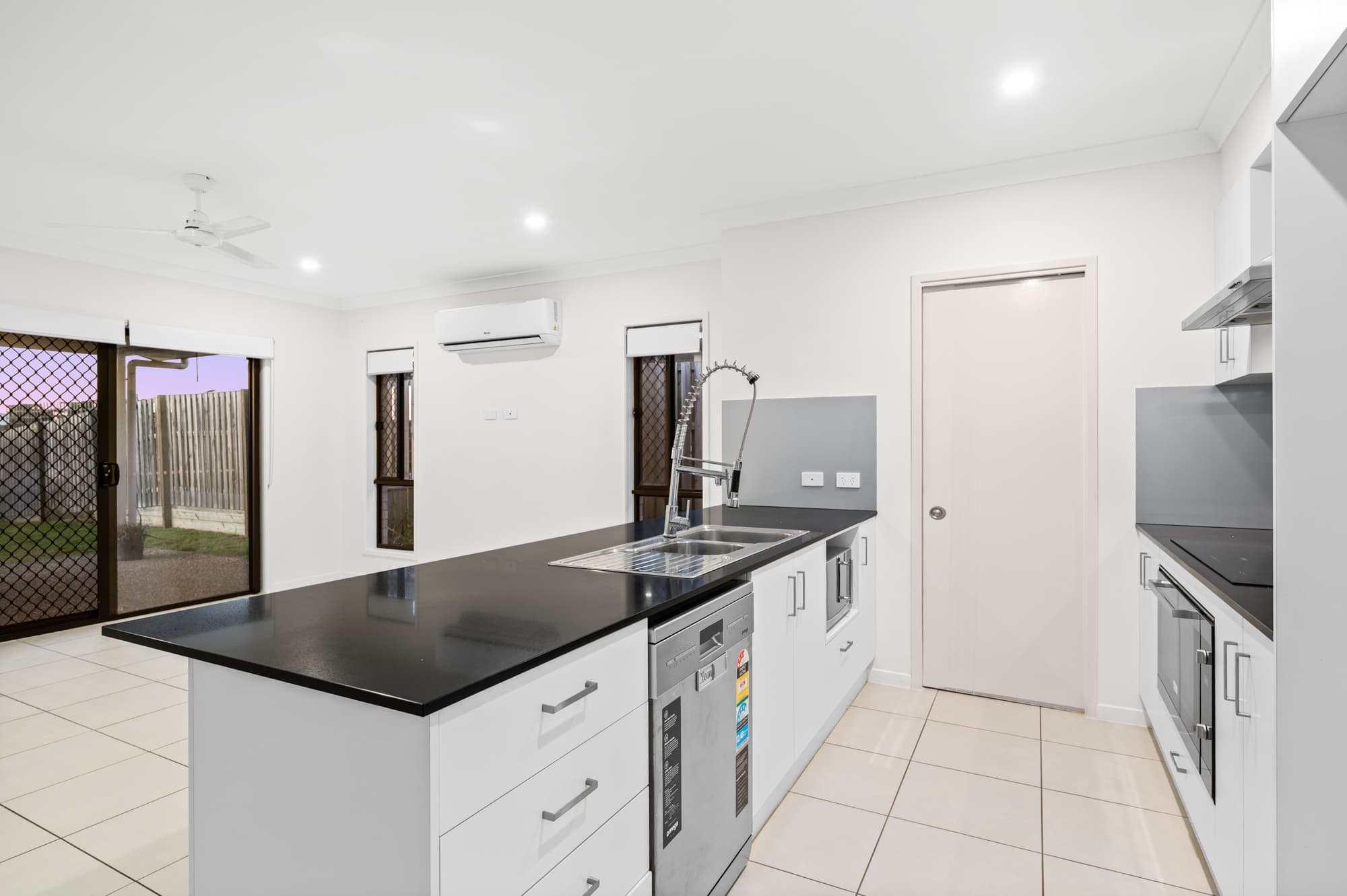 49 Mount Huntley Street, Park Ridge, Park Ridge - Thumbnail 4