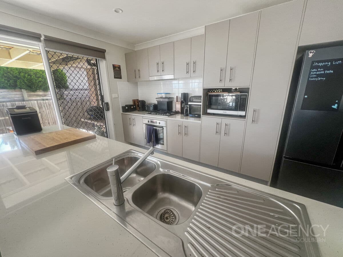16 Walsh Drive, Goulburn, Goulburn - Thumbnail 4