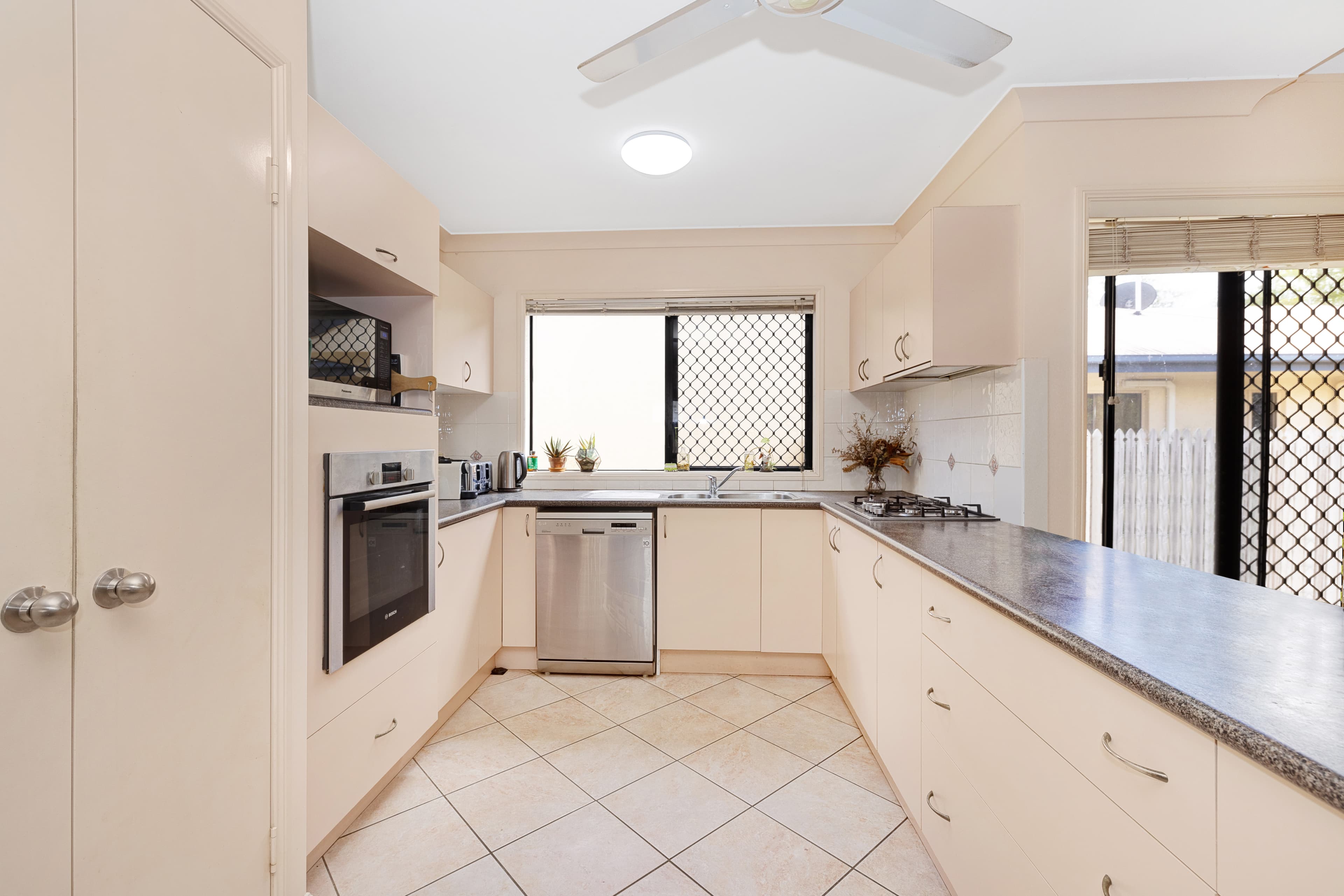 8 Hawkesbury Lane, Douglas, Douglas - Thumbnail 2