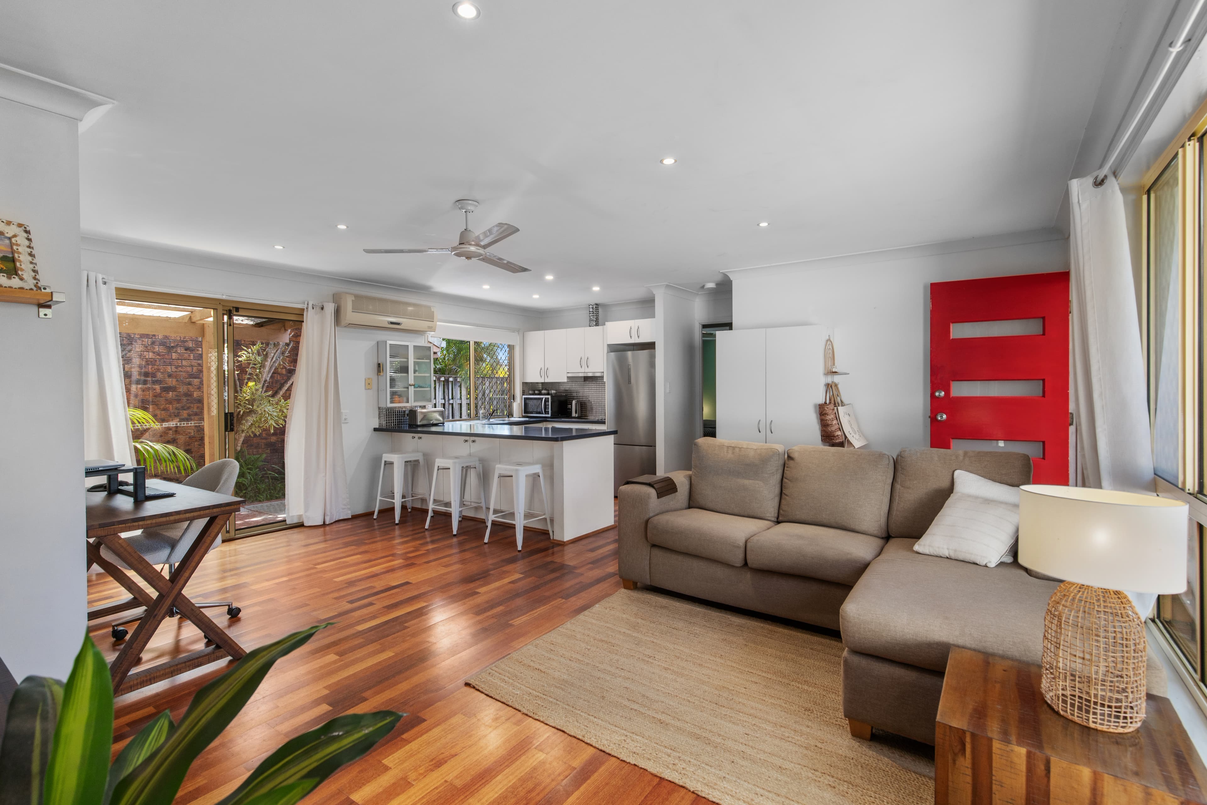 25 Montezuma Drive, Burleigh Waters, Burleigh Waters - Thumbnail 3