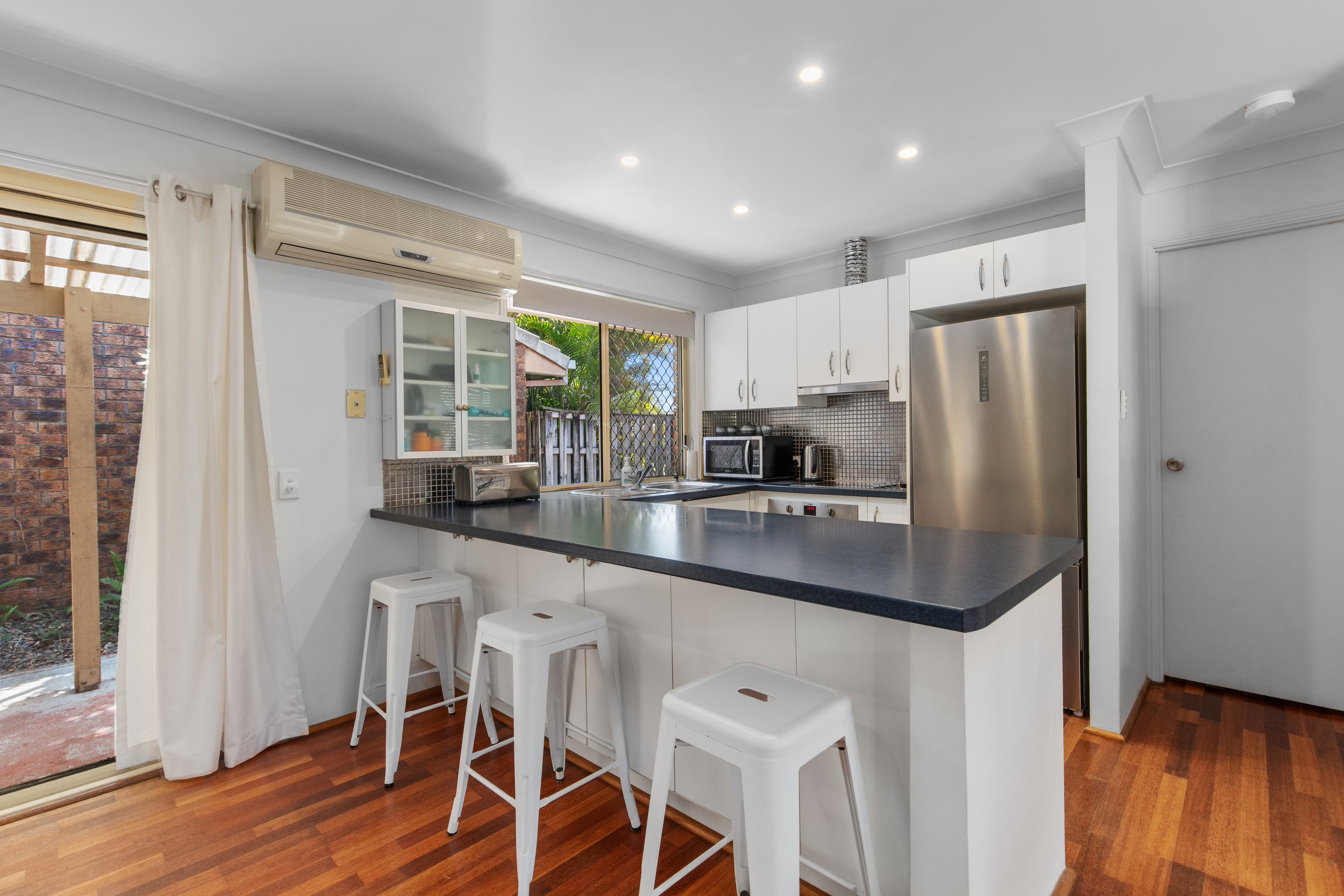 25 Montezuma Drive, Burleigh Waters, Burleigh Waters - Thumbnail 4