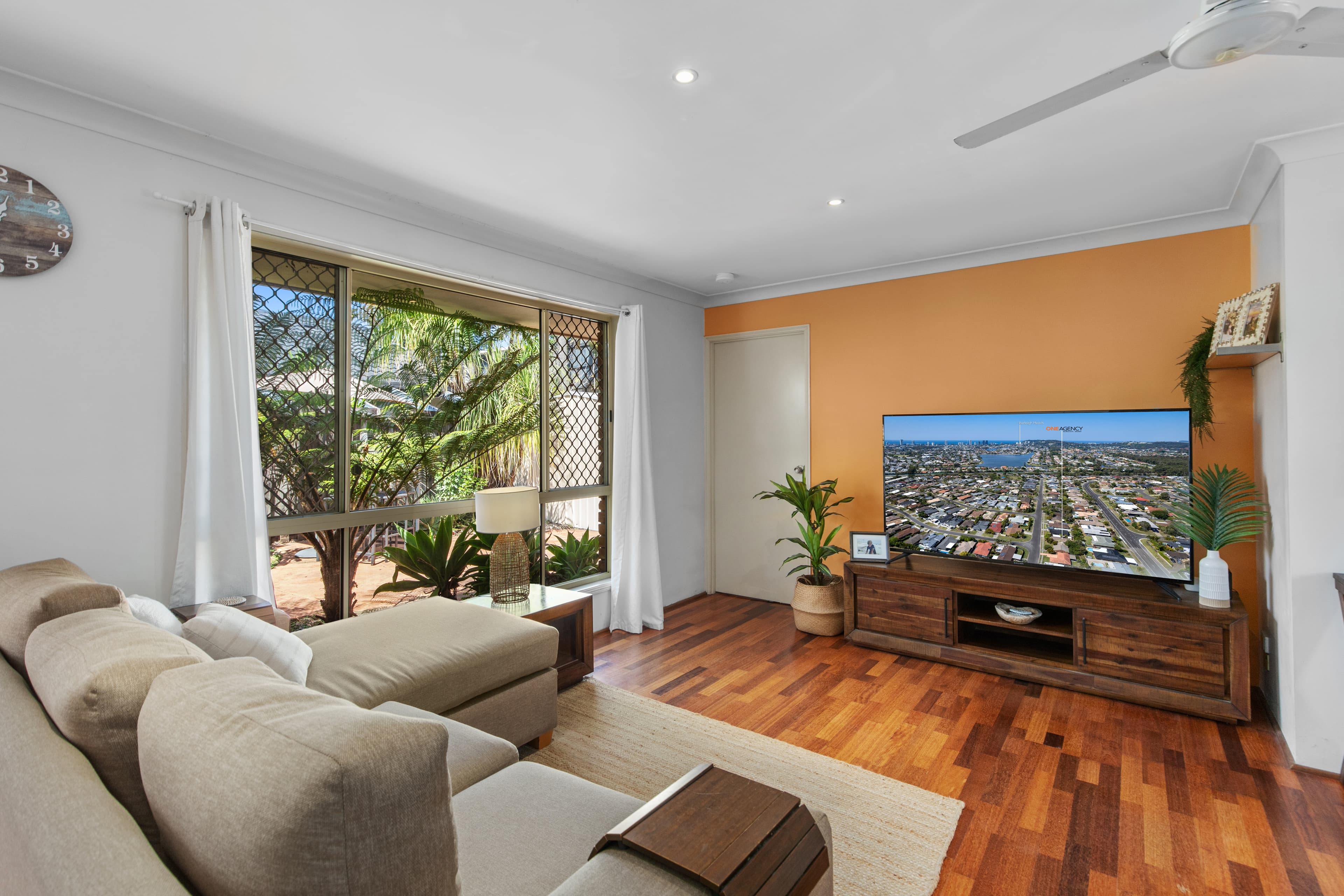 25 Montezuma Drive, Burleigh Waters, Burleigh Waters - Thumbnail 5