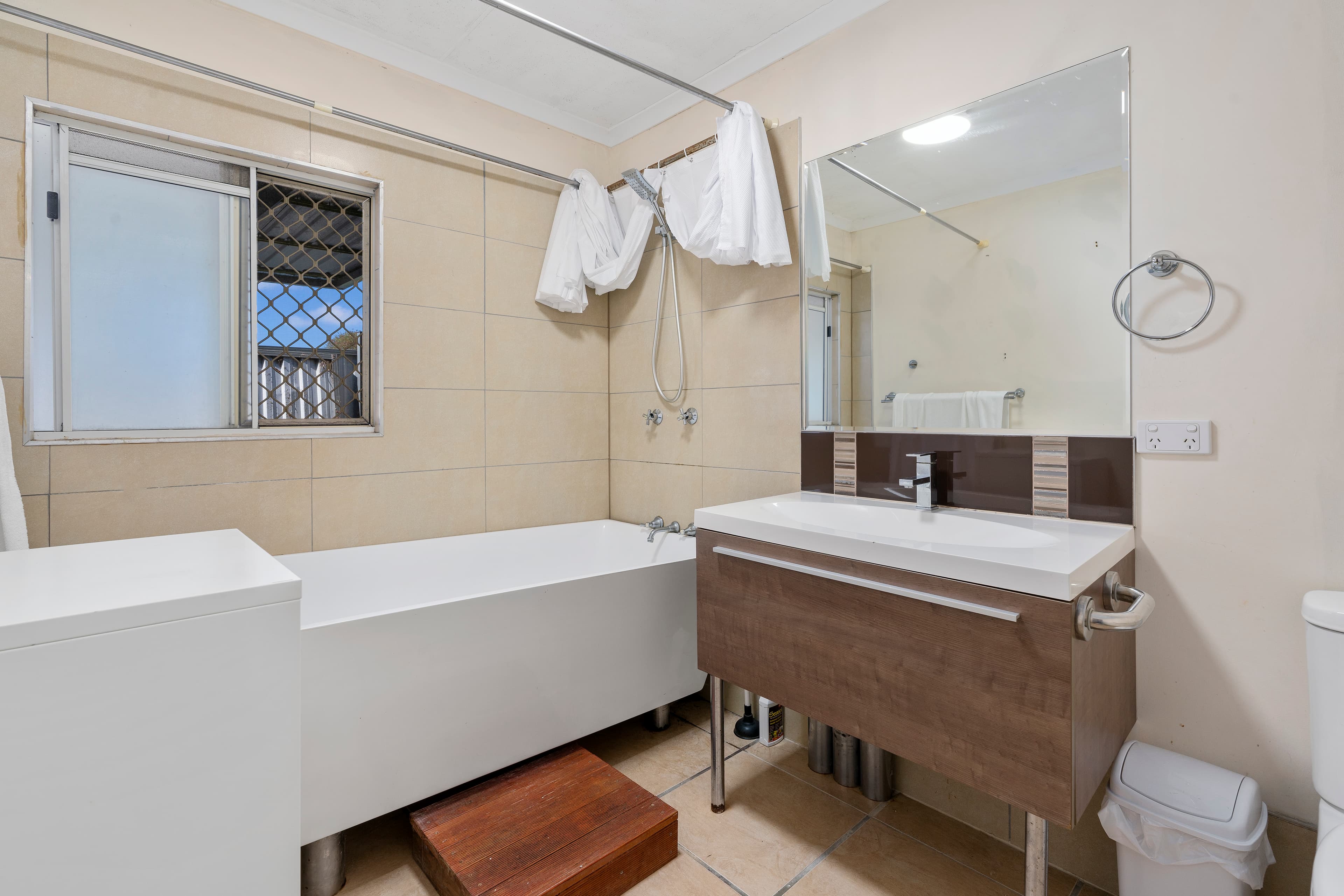 25 Dundee Drive, Morayfield, Morayfield - Thumbnail 4