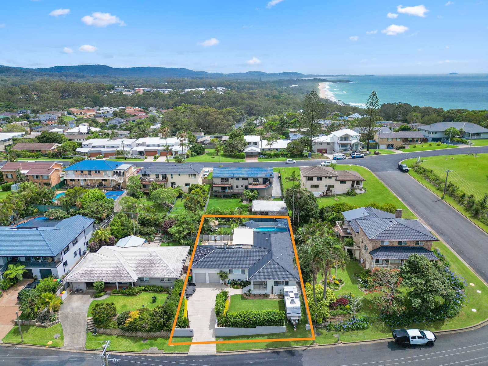 17 Canomie Street, Sapphire Beach, Sapphire Beach - Thumbnail 3