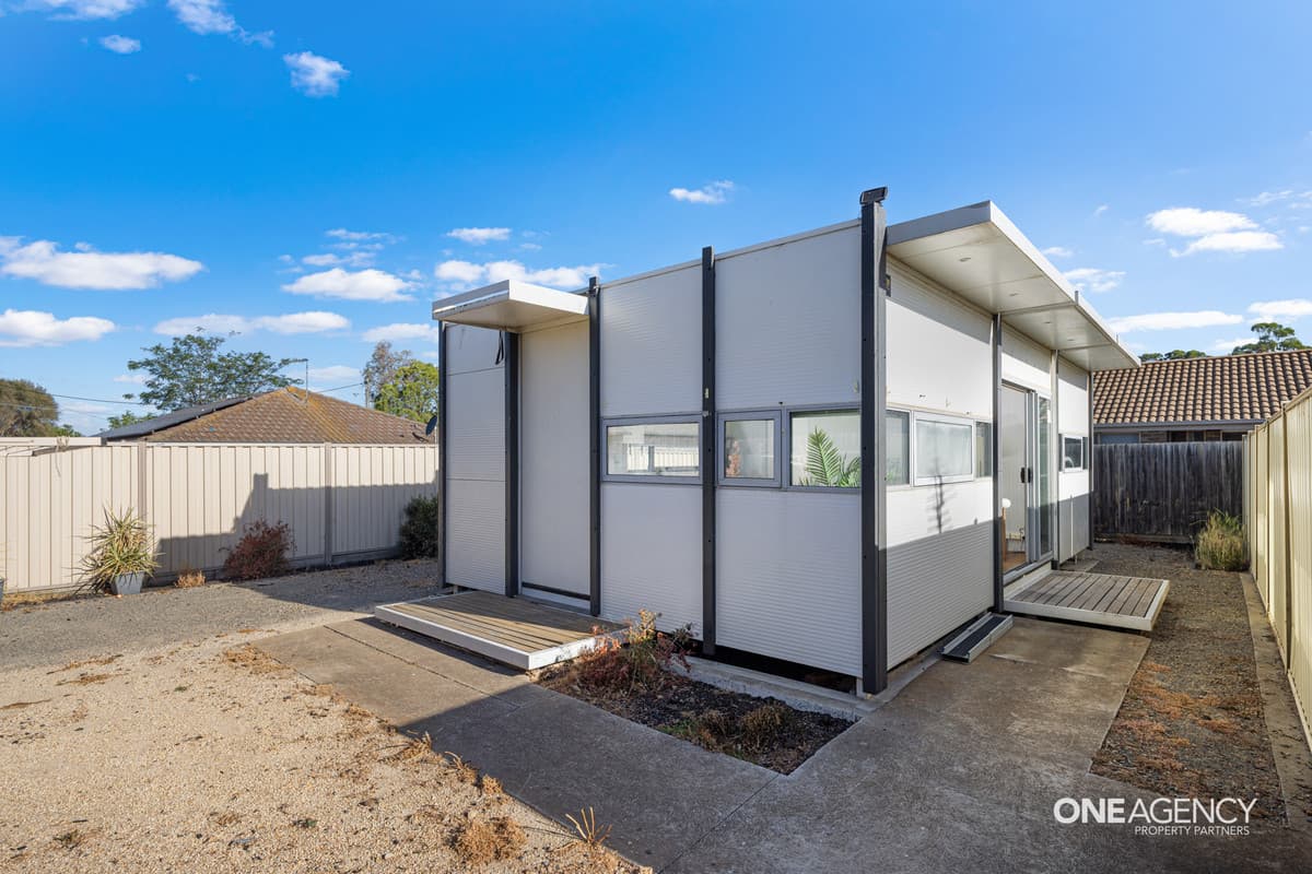 30B Iluka Drive, Werribee, Werribee - Thumbnail 2
