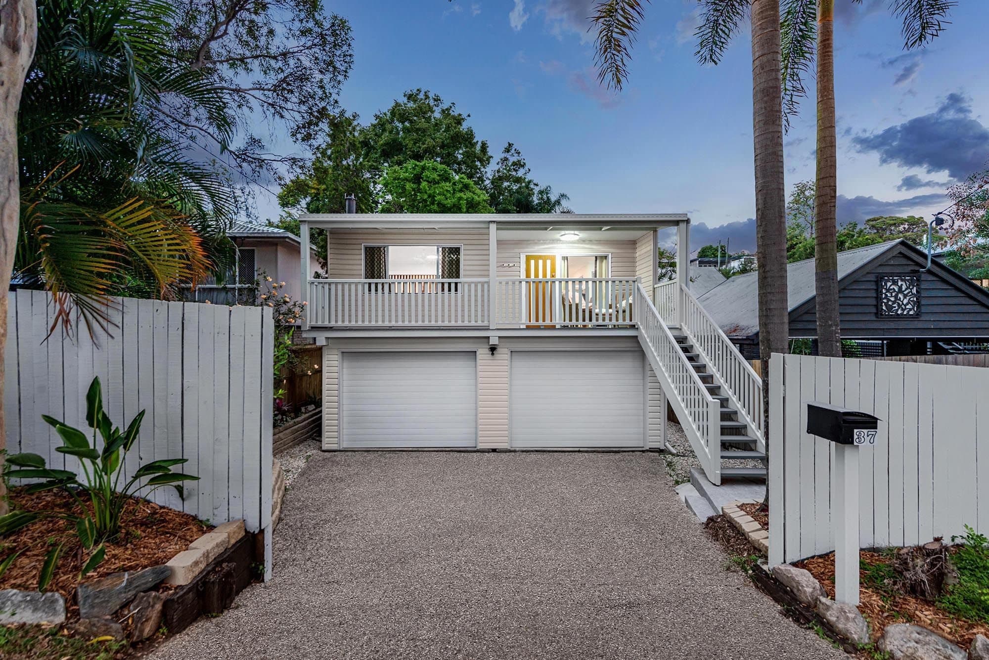 37 Argyle Street, Seventeen Mile Rocks - Image 1