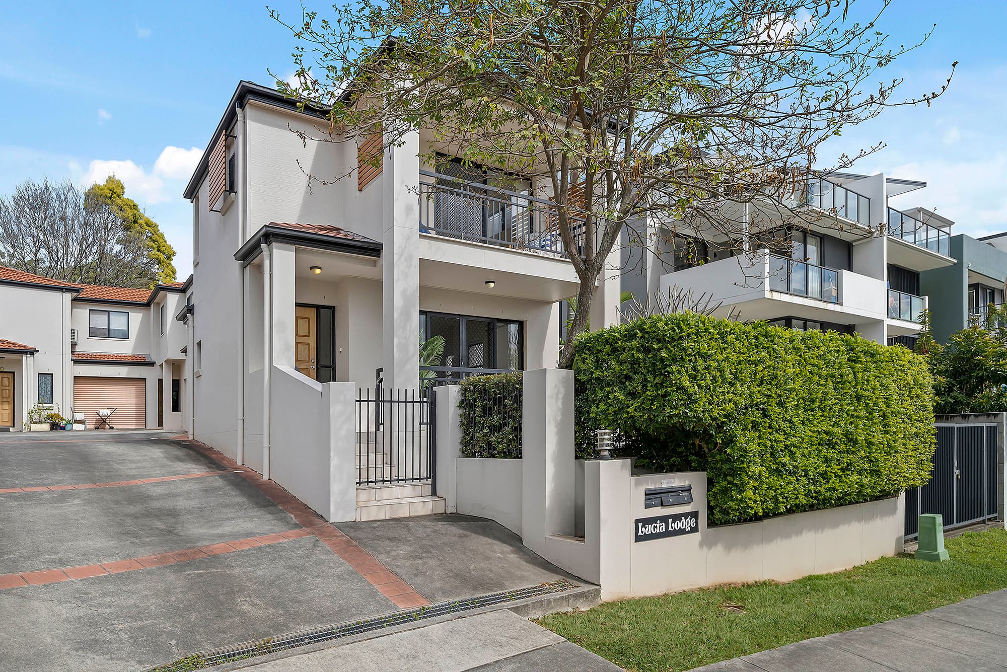 1/77 Depper Street, St Lucia - Image 1