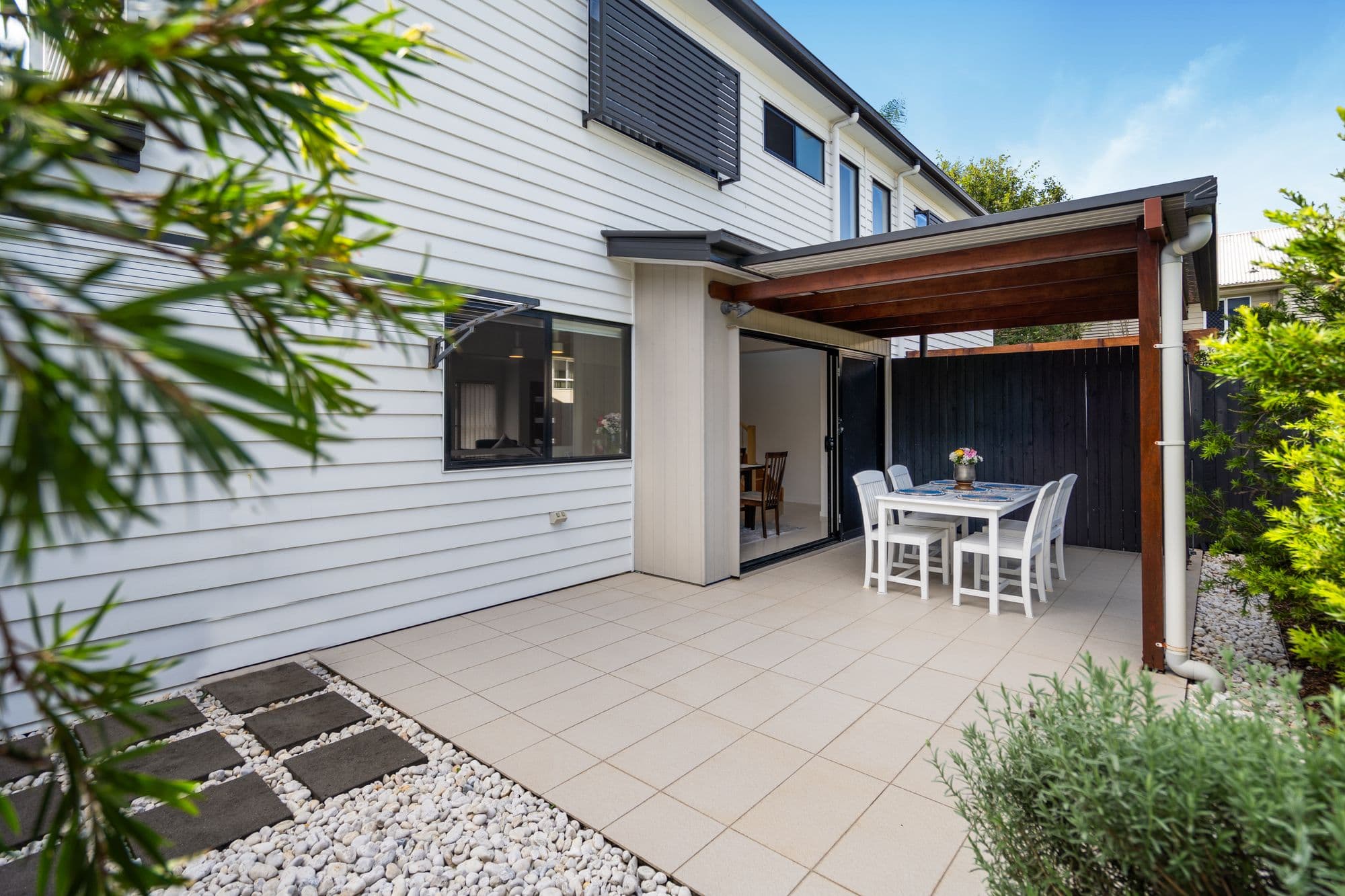 2/111 Ekibin Road, Annerley - Image 1