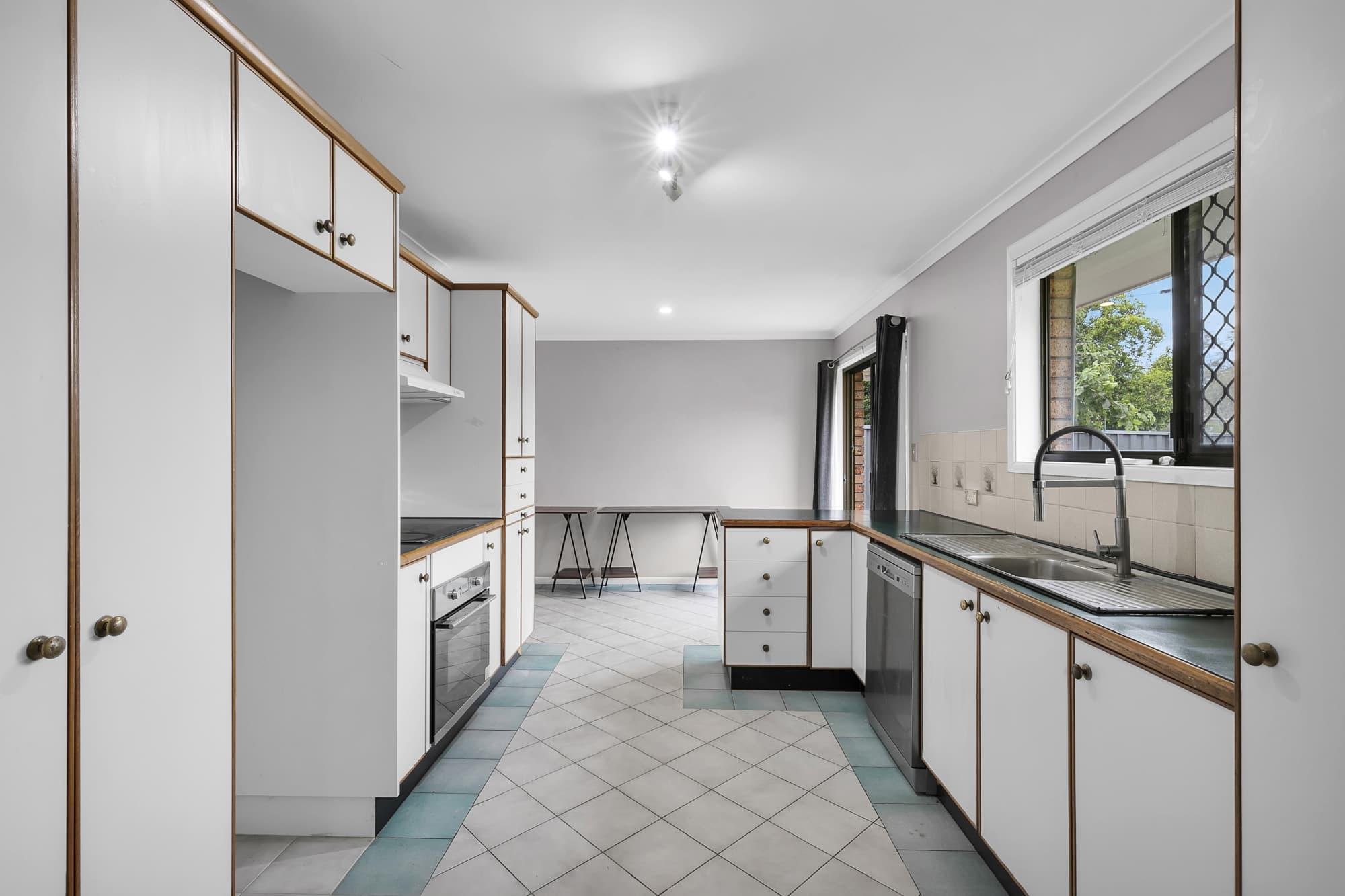 1 Ashburton Street, Chapel Hill - Thumbnail 5
