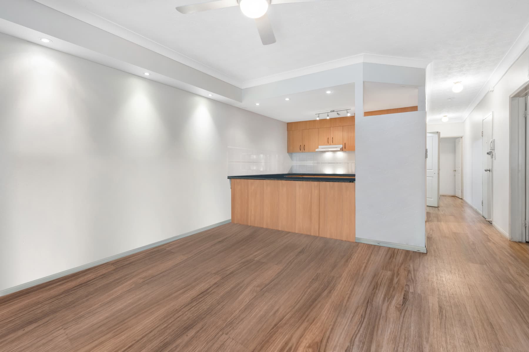 2/58 Mitre Street, St Lucia - Image 1