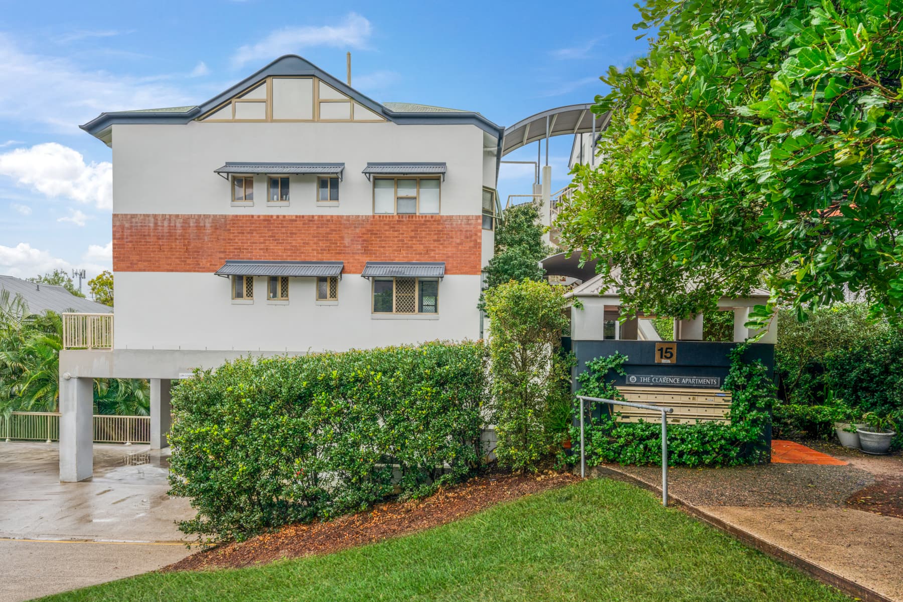15/15 Clarence Road, Indooroopilly - Thumbnail 2