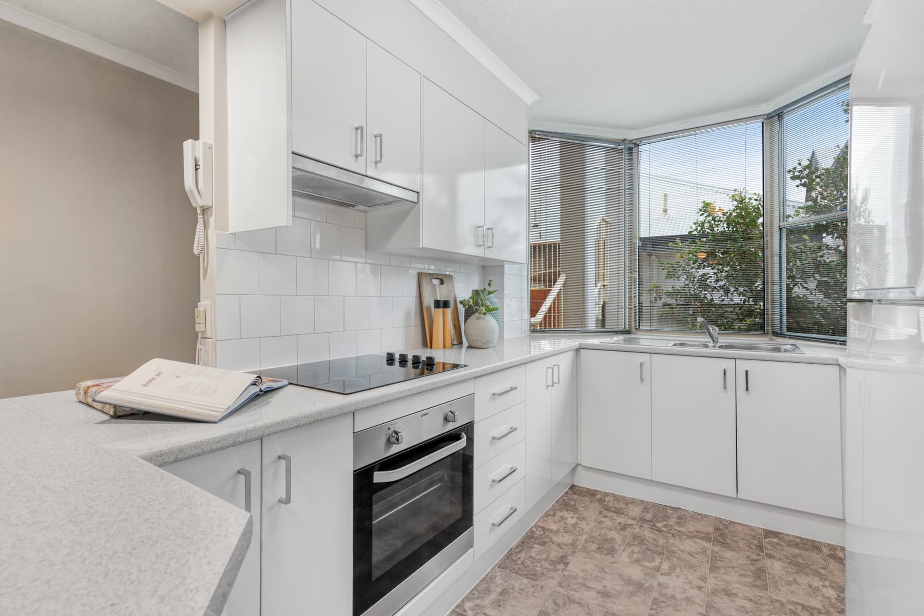 15/15 Clarence Road, Indooroopilly - Thumbnail 3