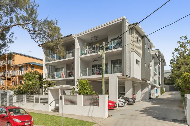 8/12 Montrose Road, Taringa - Image 1