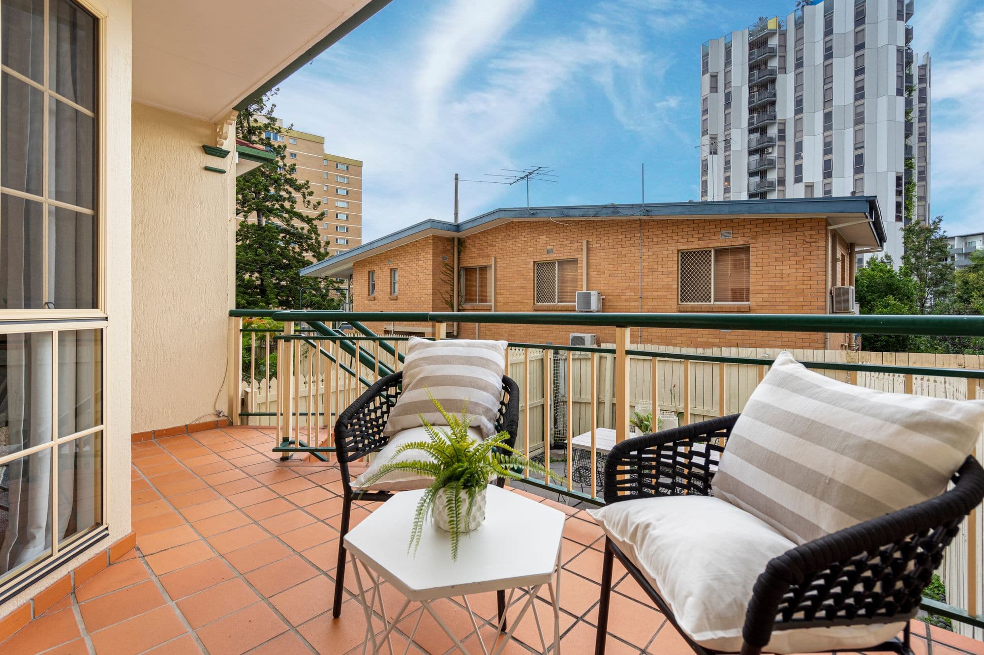 6/9 Glen Road, Toowong - Image 1