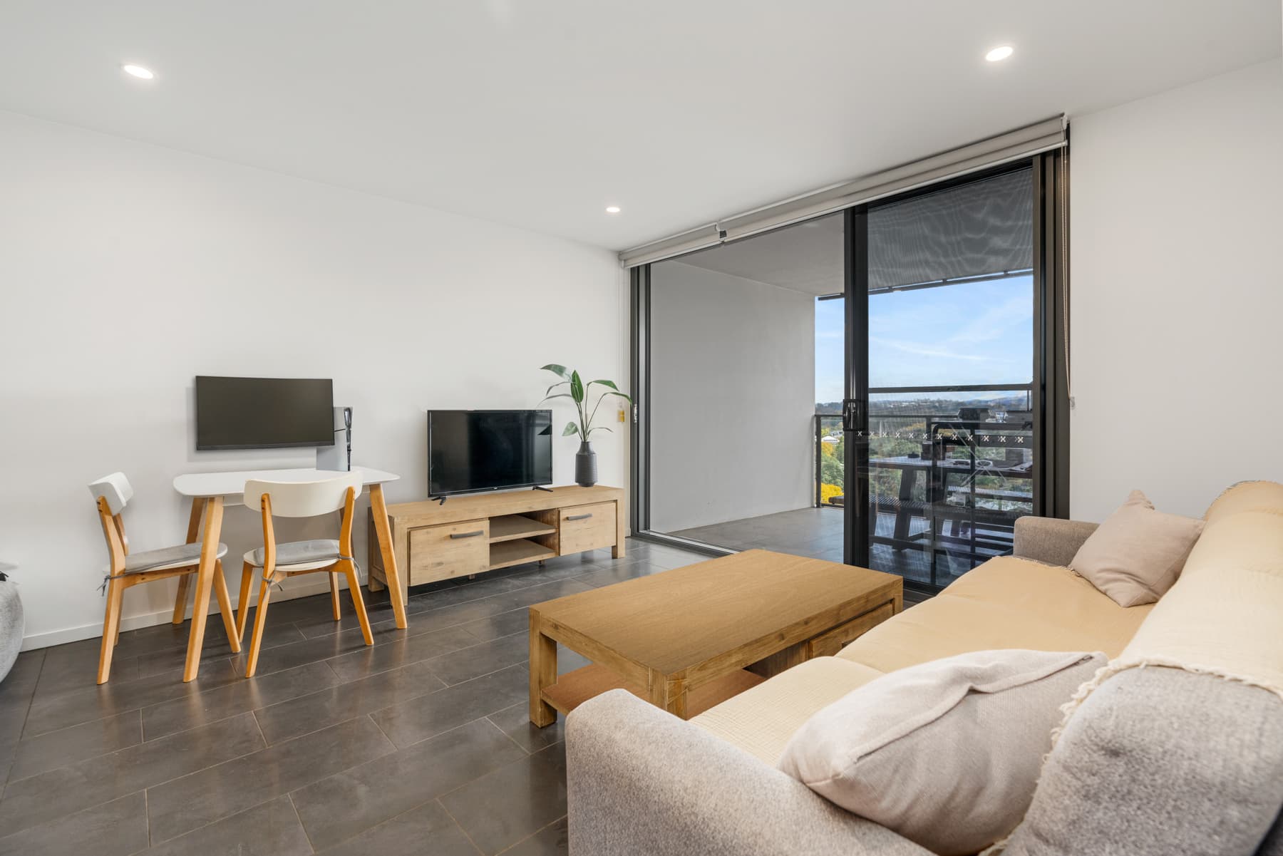 812/125 Station Road, Indooroopilly - Thumbnail 5