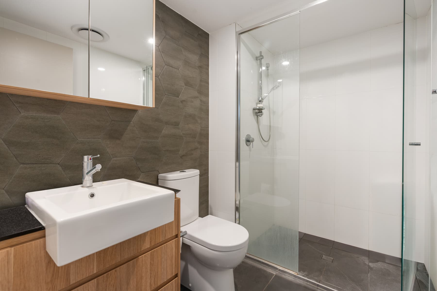 812/125 Station Road, Indooroopilly - Thumbnail 8