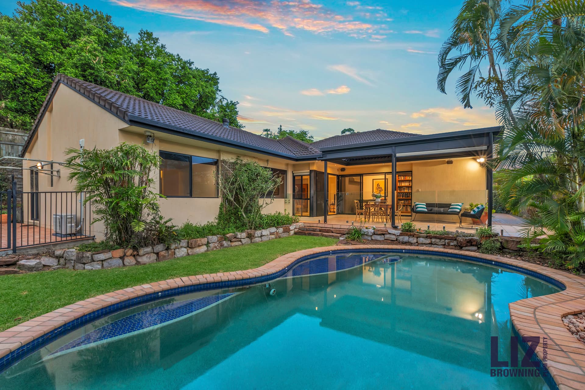 8 Accrington Place, Chapel Hill - Image 1