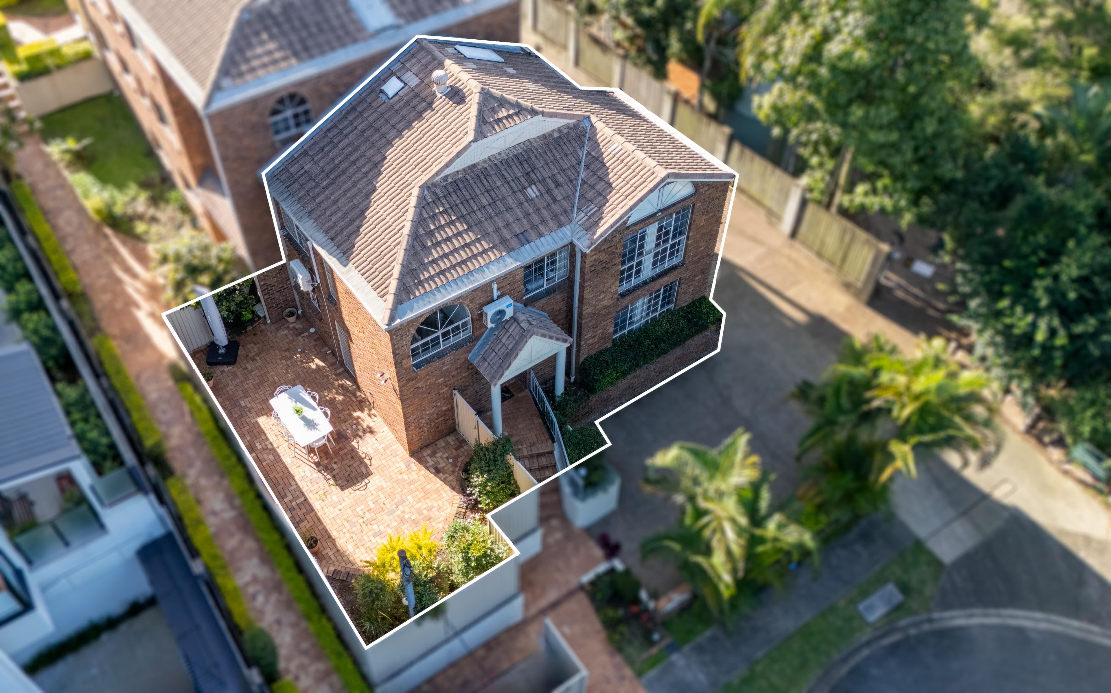 1/6 Shirley Street, Indooroopilly - Image 1