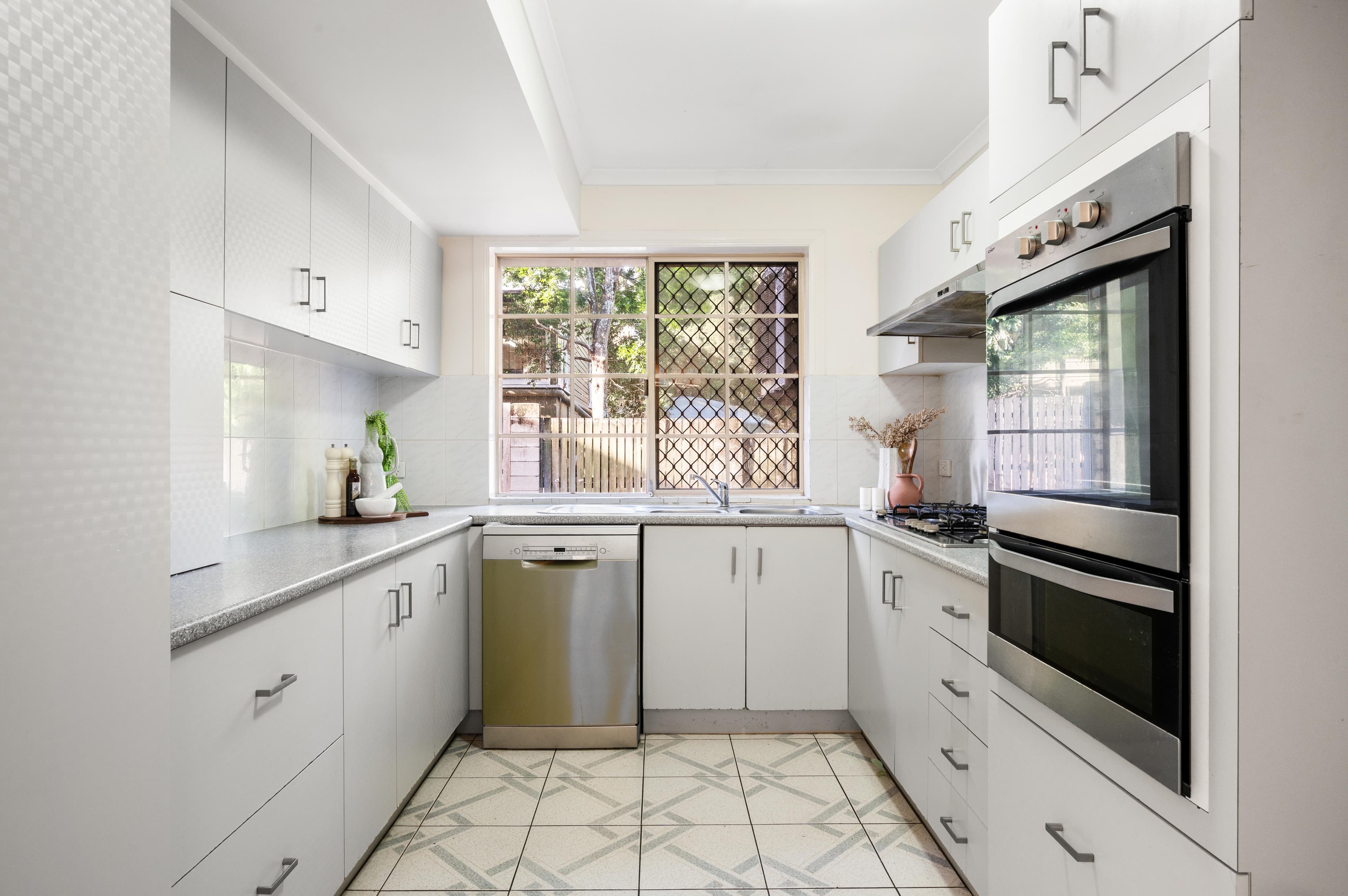 1/6 Shirley Street, Indooroopilly - Thumbnail 6
